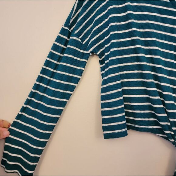 Good Luck Gem Cropped Top - Picture 4 of 4